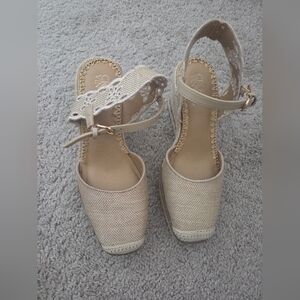 Crown Vintage Women's Beige Espadrille Sandals